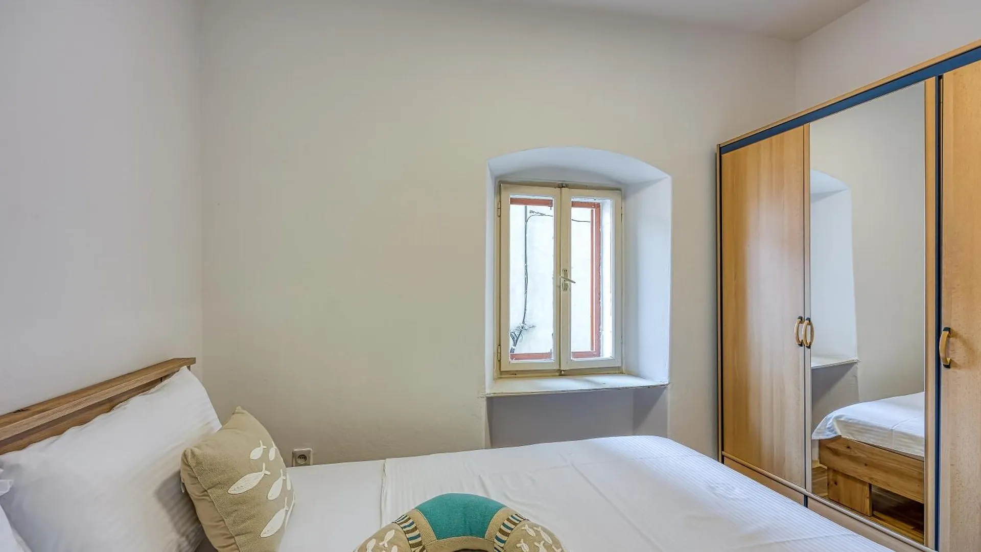 Old Bay Leave Town Apartment - Happy Rentals Mali Losinj Croatia